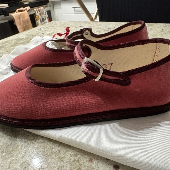 Venezia Women's Pink Flats - Picture 2 of 2